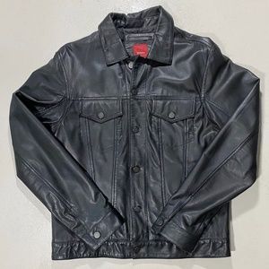 Red Saks Fifth Avenue Men Leather Trucker Jacket Black, Medium